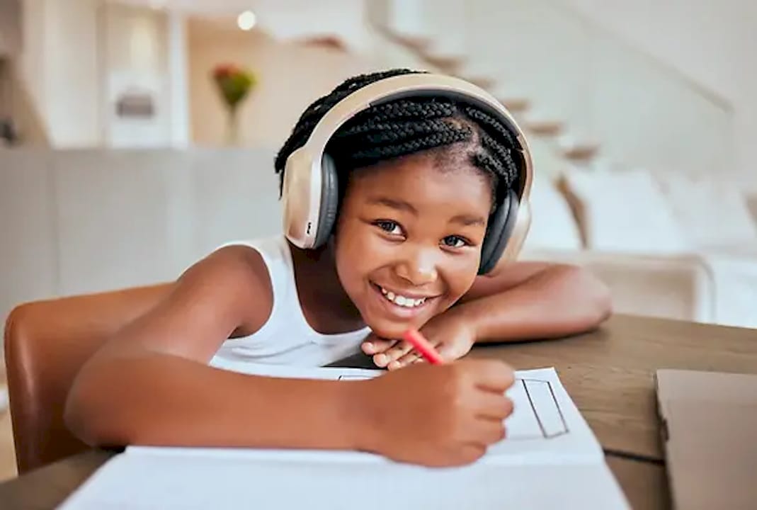 Elementary student learning with online tutor at home