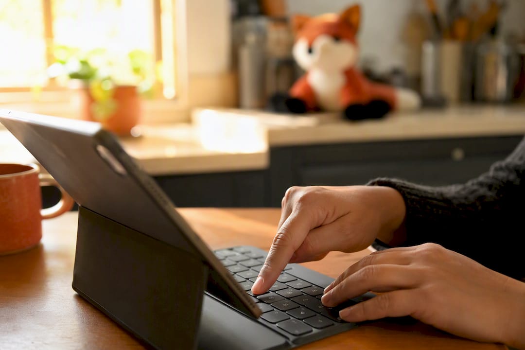 Hands showing cedilla accent key on tablet